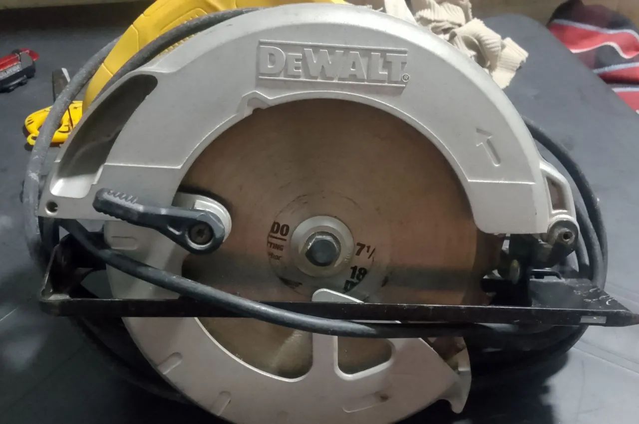 Serra Circular Dewalt 220V