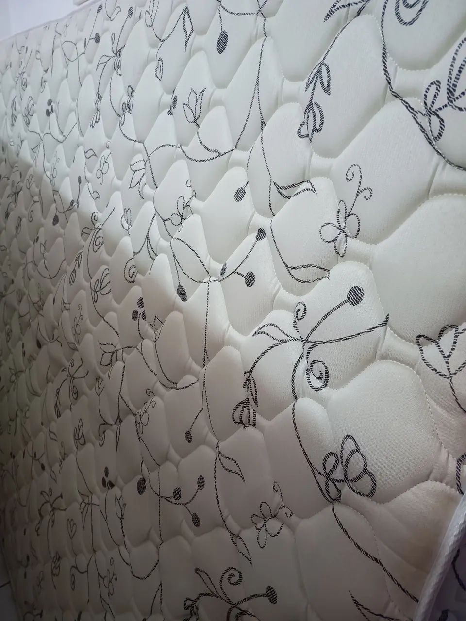 Cama box Queen bem cuidada  - Foto 2