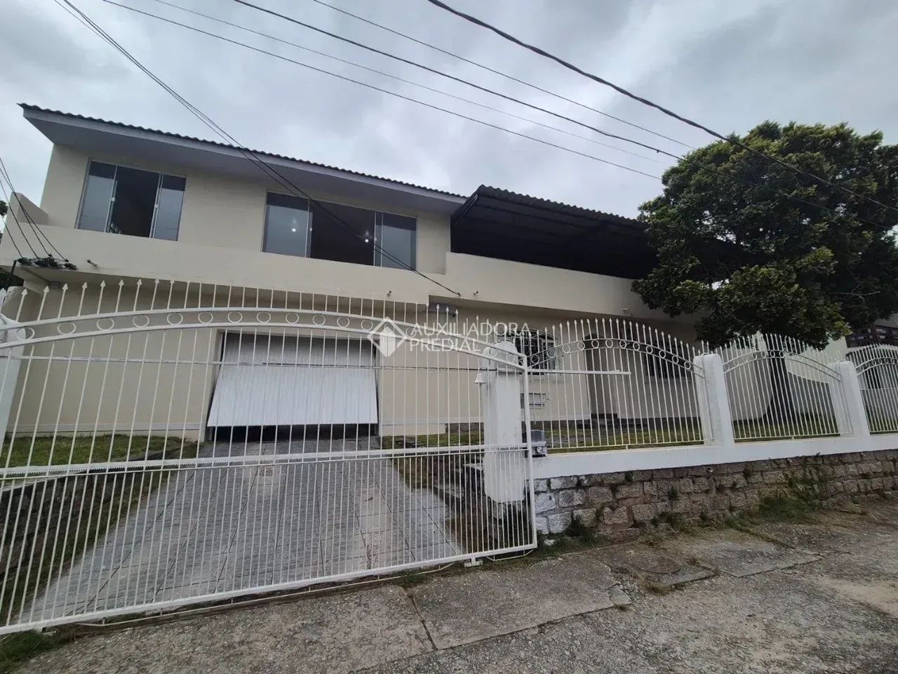 Casa de 4 dormitórios à venda próximo a ELETROSUL-Pantanal - Florianópolis