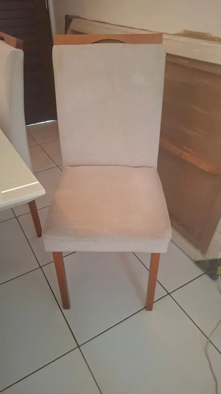 Mesa de jantar de quatro cadeiras com com tampo de vidro - Foto 5