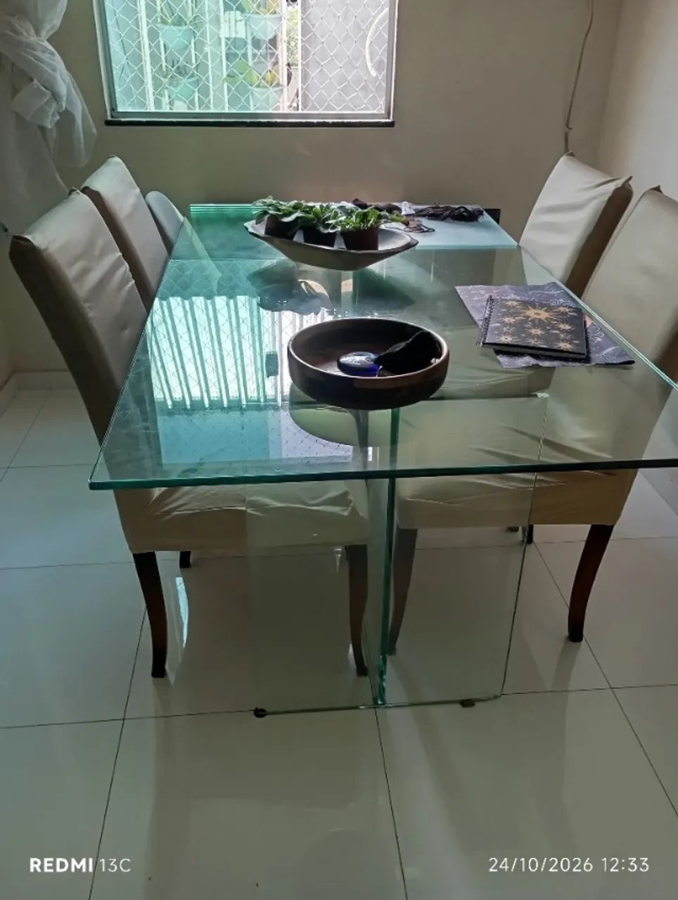 Mesa de jantar de vidro quadrada 
