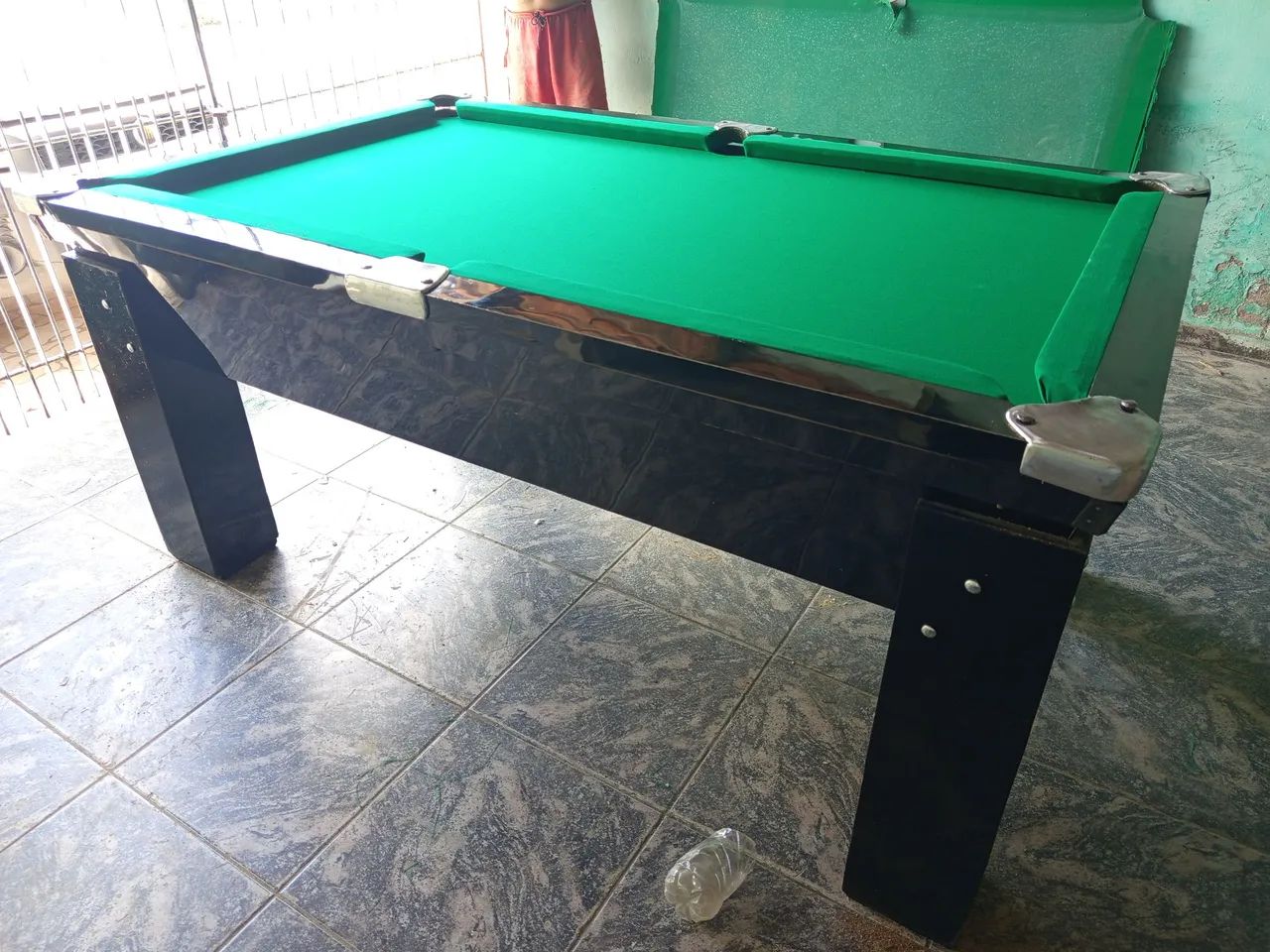 mesa de sinuca em perfeito estado de conservação 
