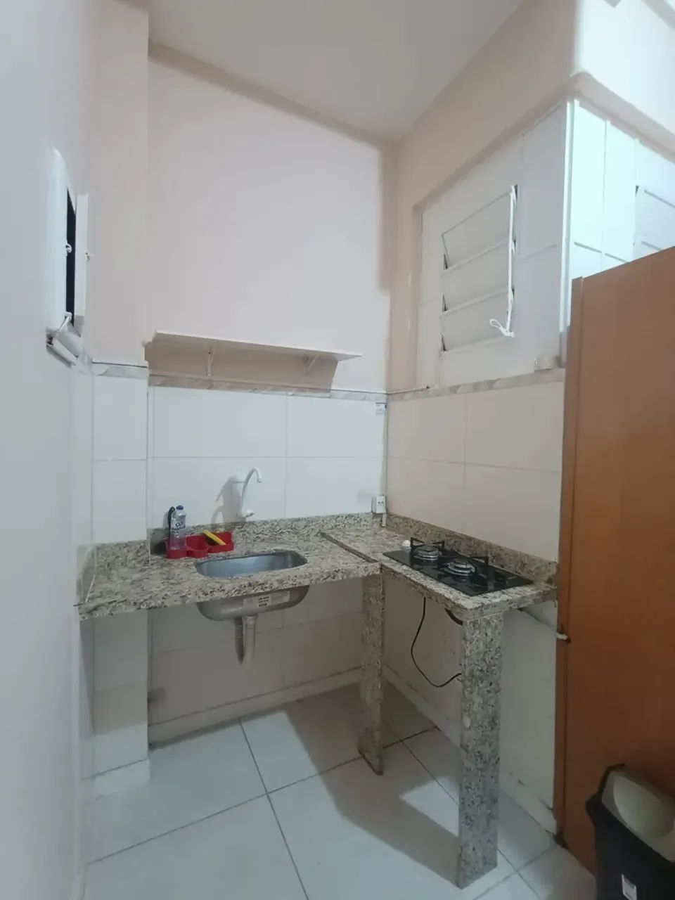 Cozinha, banheiro e sala dividida com quarto. - Foto 2