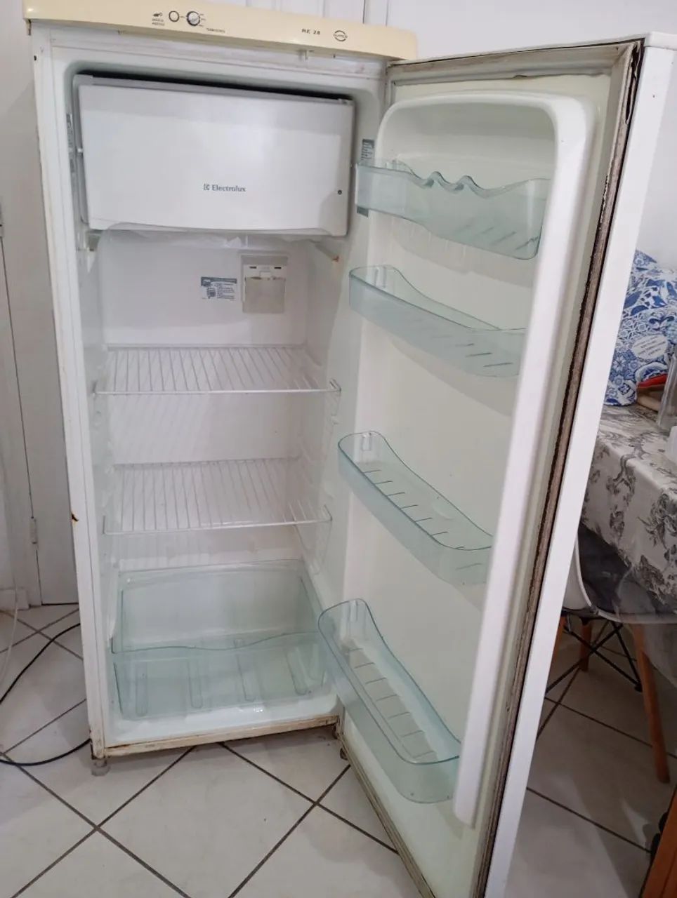 Geladeira usada RE 28 Super 240 Litros - Foto 2