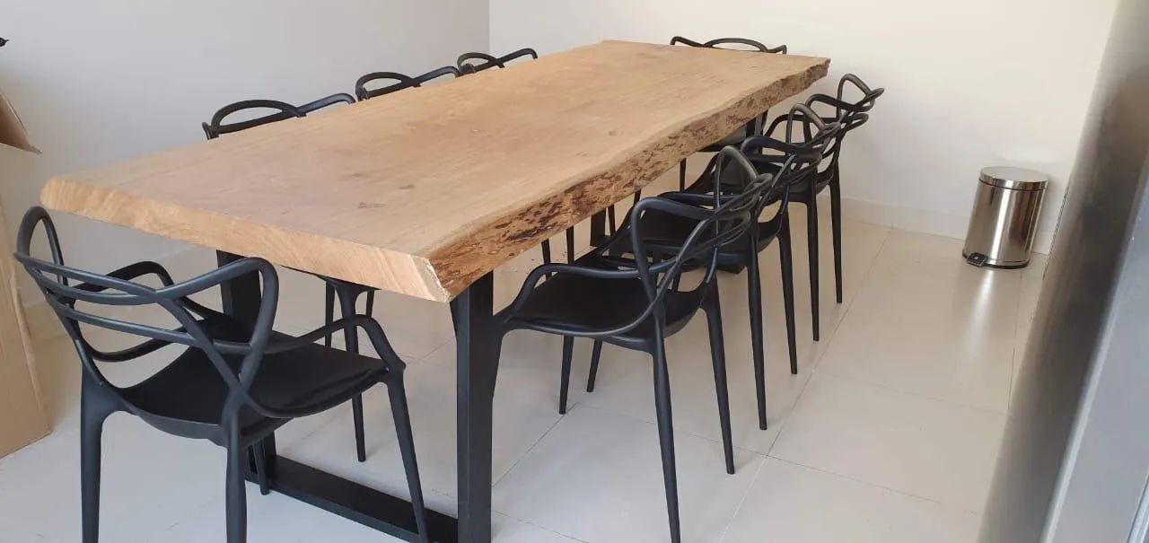 Mesa de madeira maciça com bancos - Foto 5