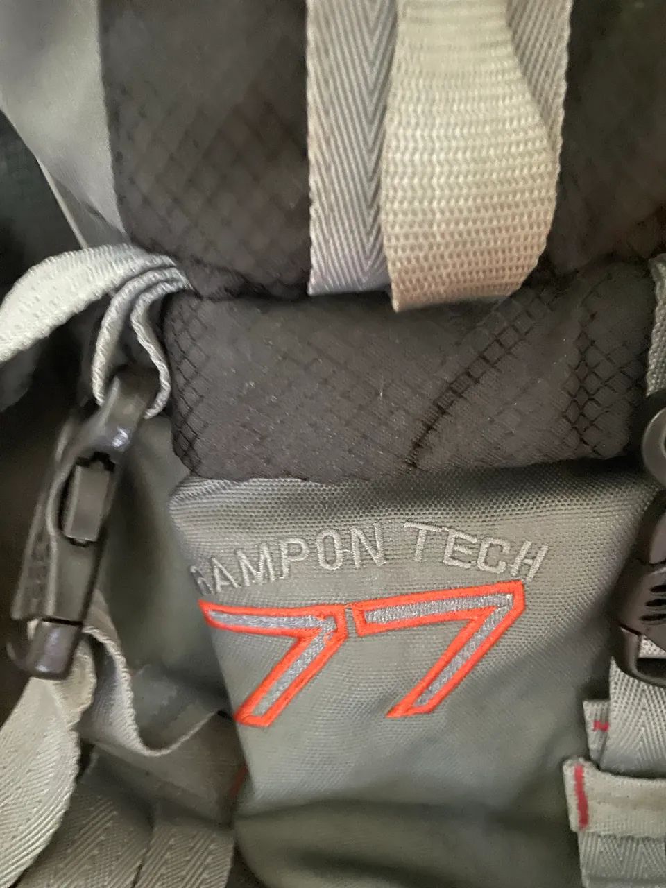 Mochila Crampon Tech 77L - Foto 2