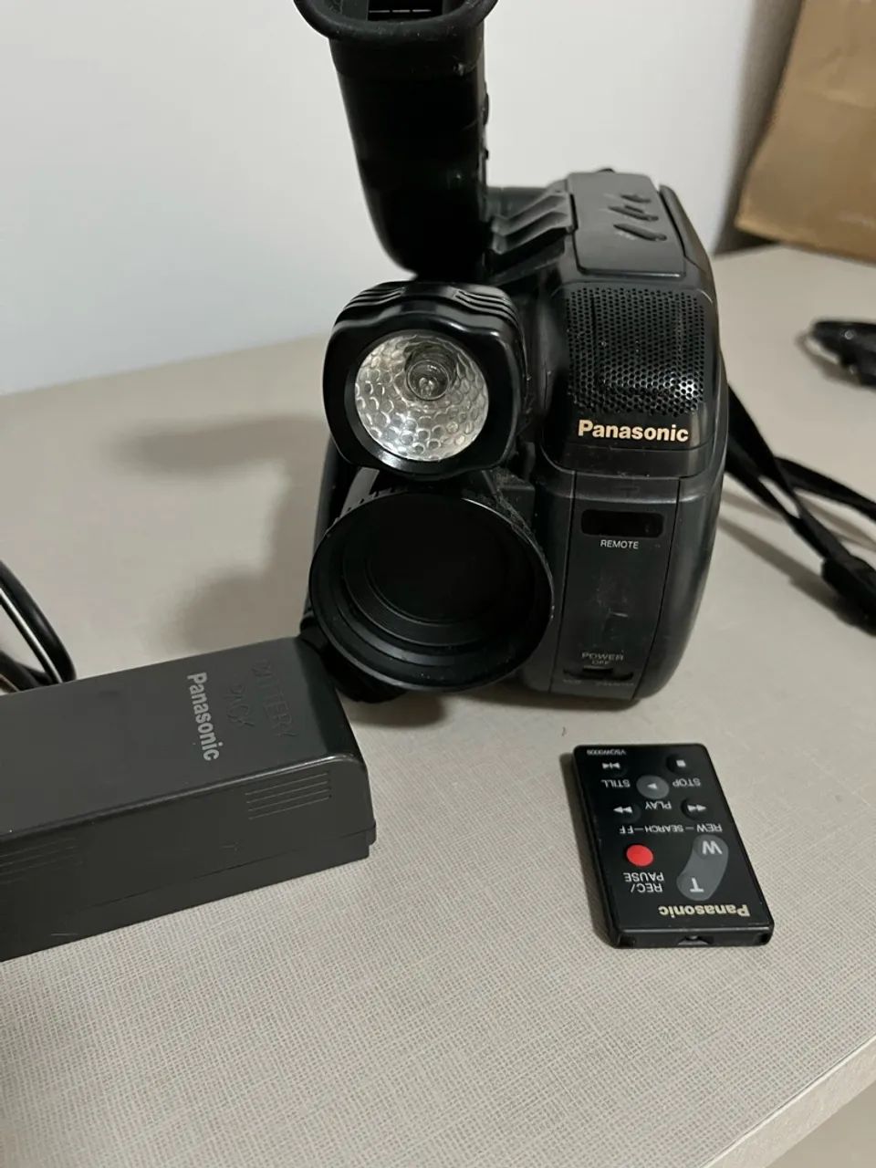 Filmadora Vintage Panasonic Palmcorder IQ PV-IQ404 VHS-C +