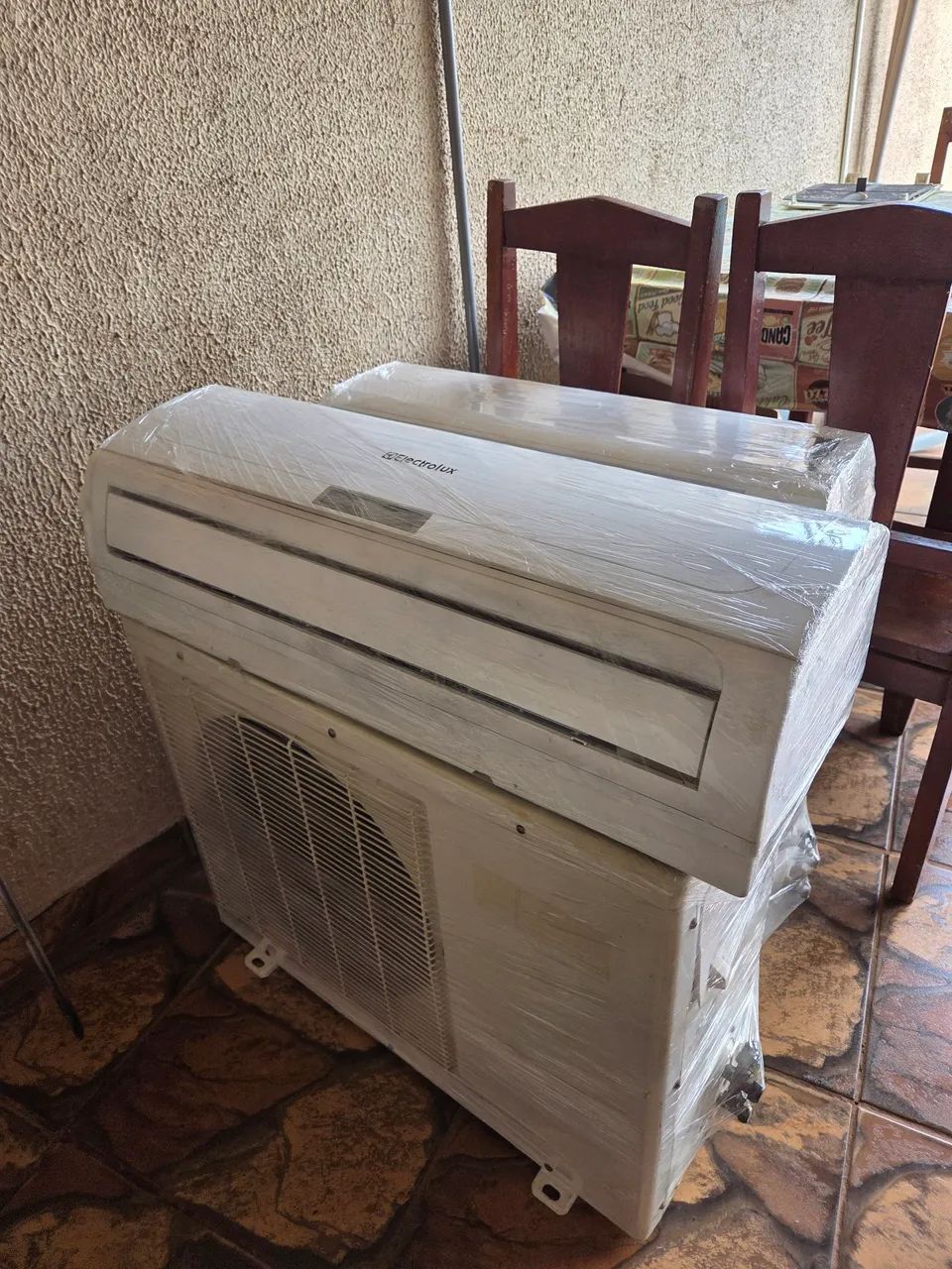 Split 12.000 btus 220v classe A gelando com gás e limpo só instalar 