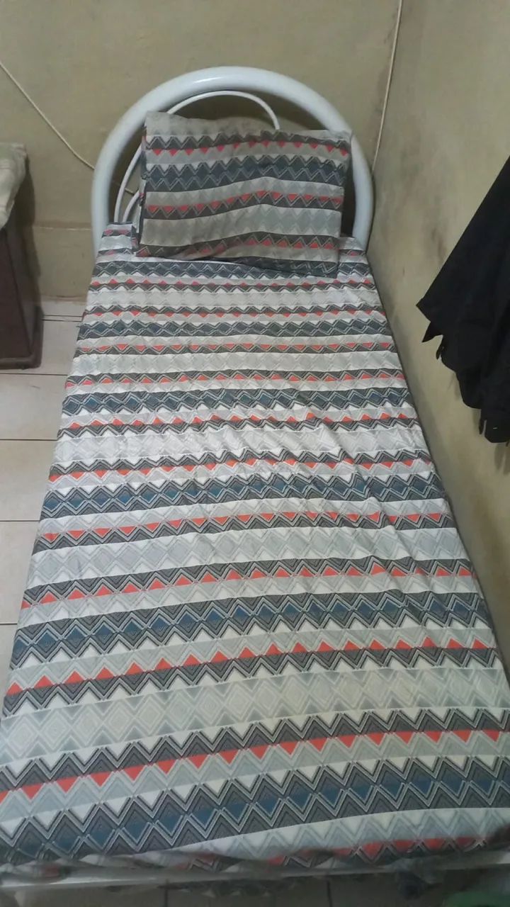 Cama tubolar solteiro com colchão. - Foto 4