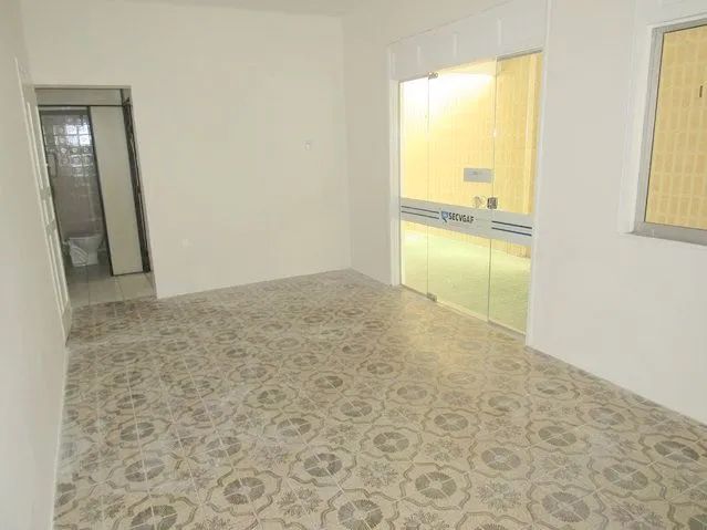 Casa para Alugar no Centro com 8 Quartos e Quintal - Foto 4