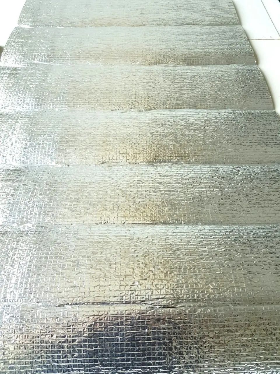 Colchonete Isolante Térmico Aluminizado para Camping - 1,8 m - Usado - Bom Estado - Foto 3