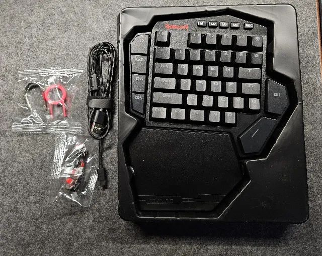 Teclado Mecânico Redragon K585 DITI
