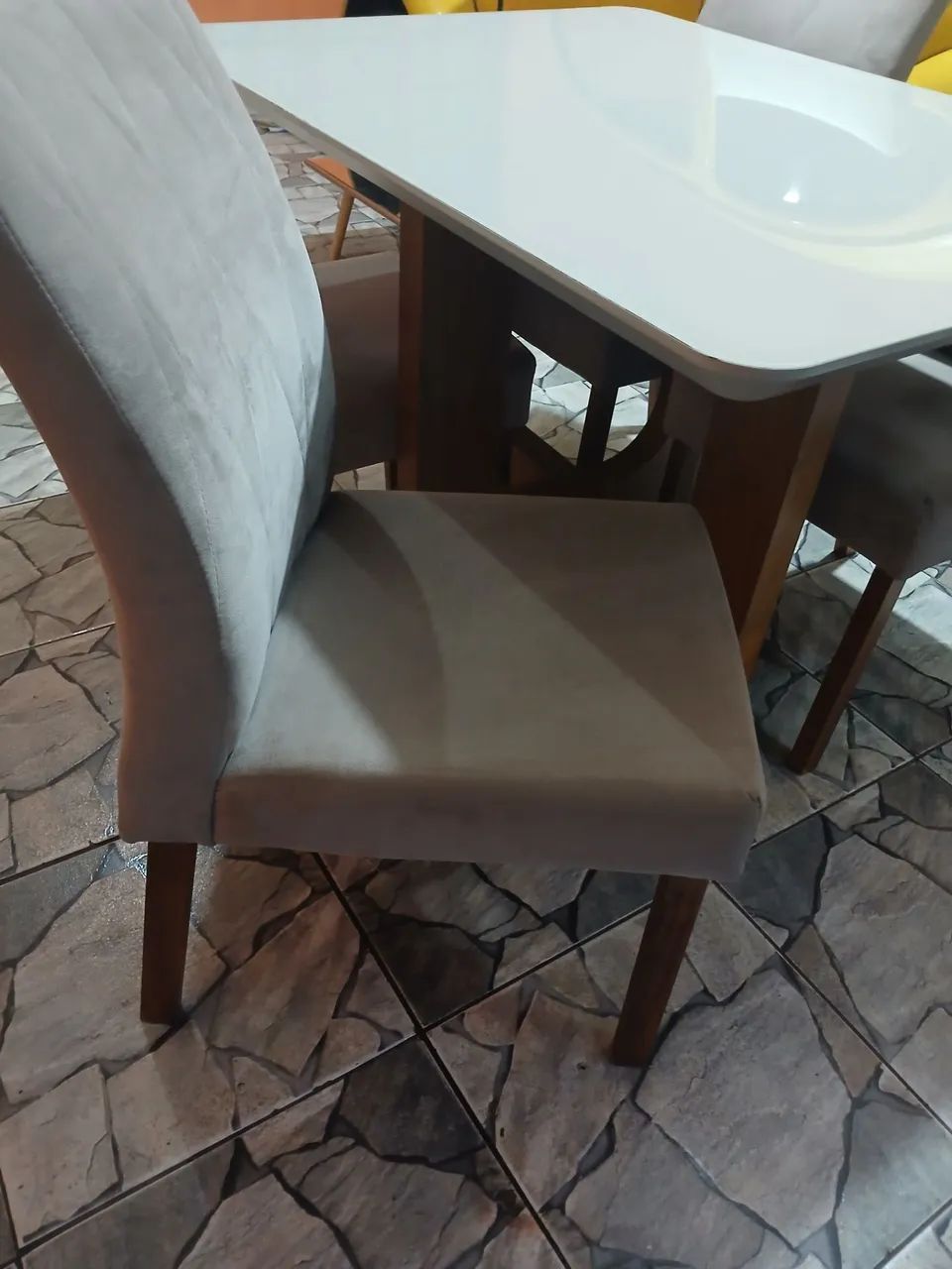 Jogo de mesa com 4 cadeiras  - Foto 2