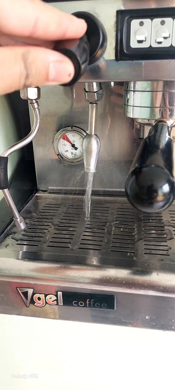 Máquina de café +moedor de café + espremedor de laranja tudo profissional  - Foto 4
