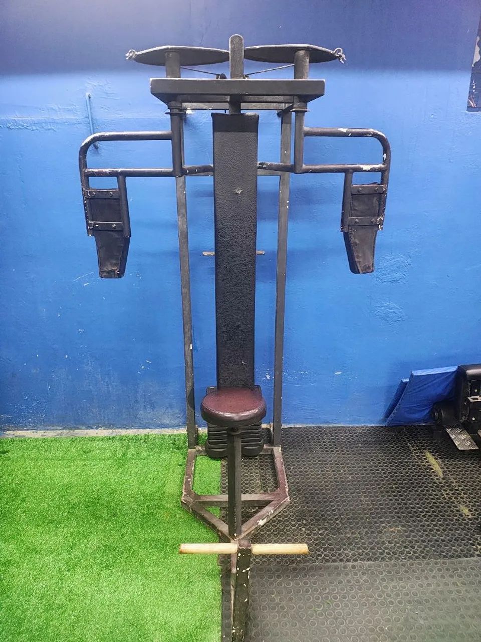 Peck deck musculação 