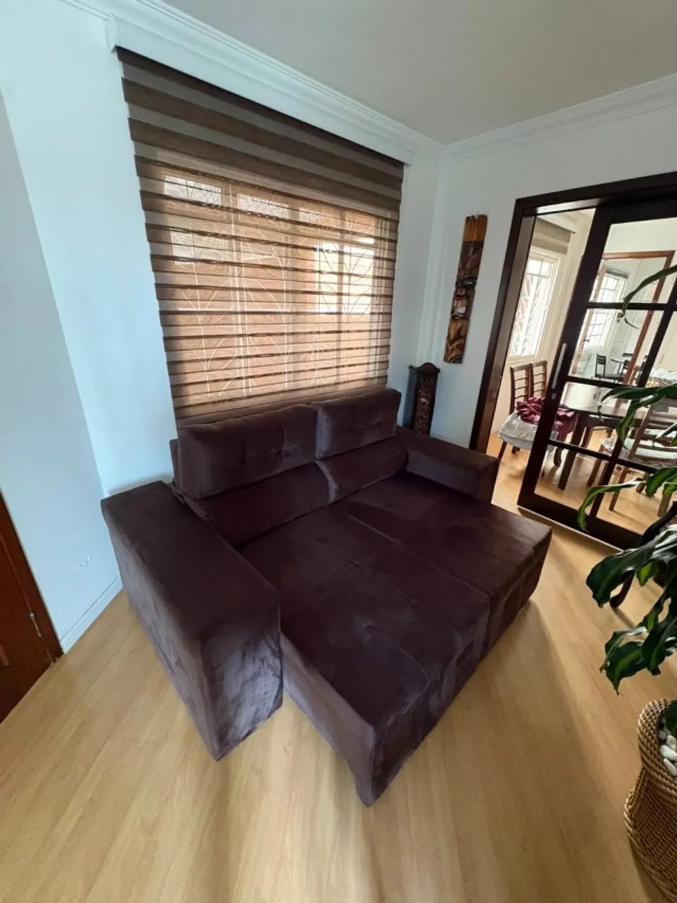 Sofá retrátil marrom - suede - 1 mês de uso - Foto 2