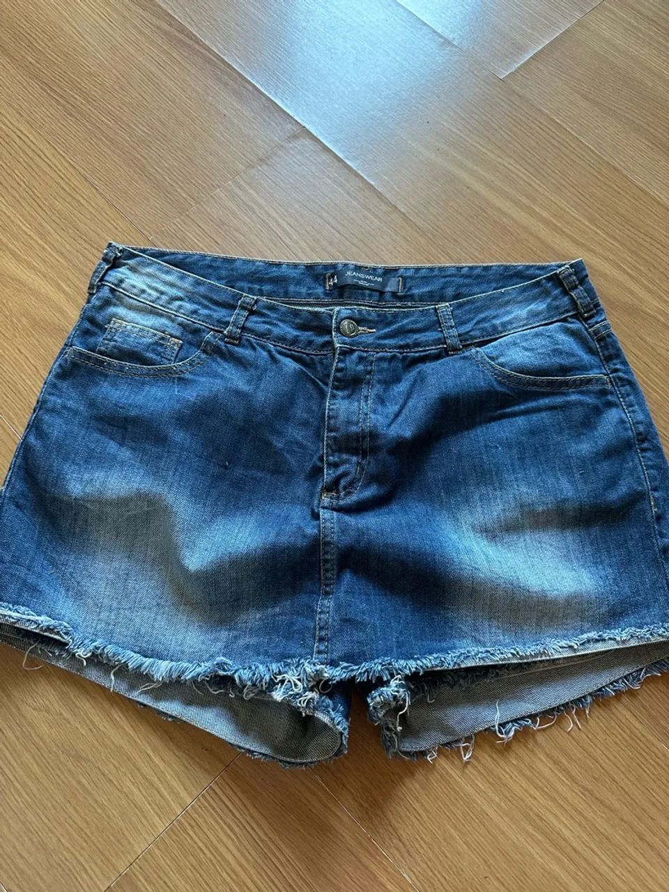 3 Shorts Jeans por 1 preço 