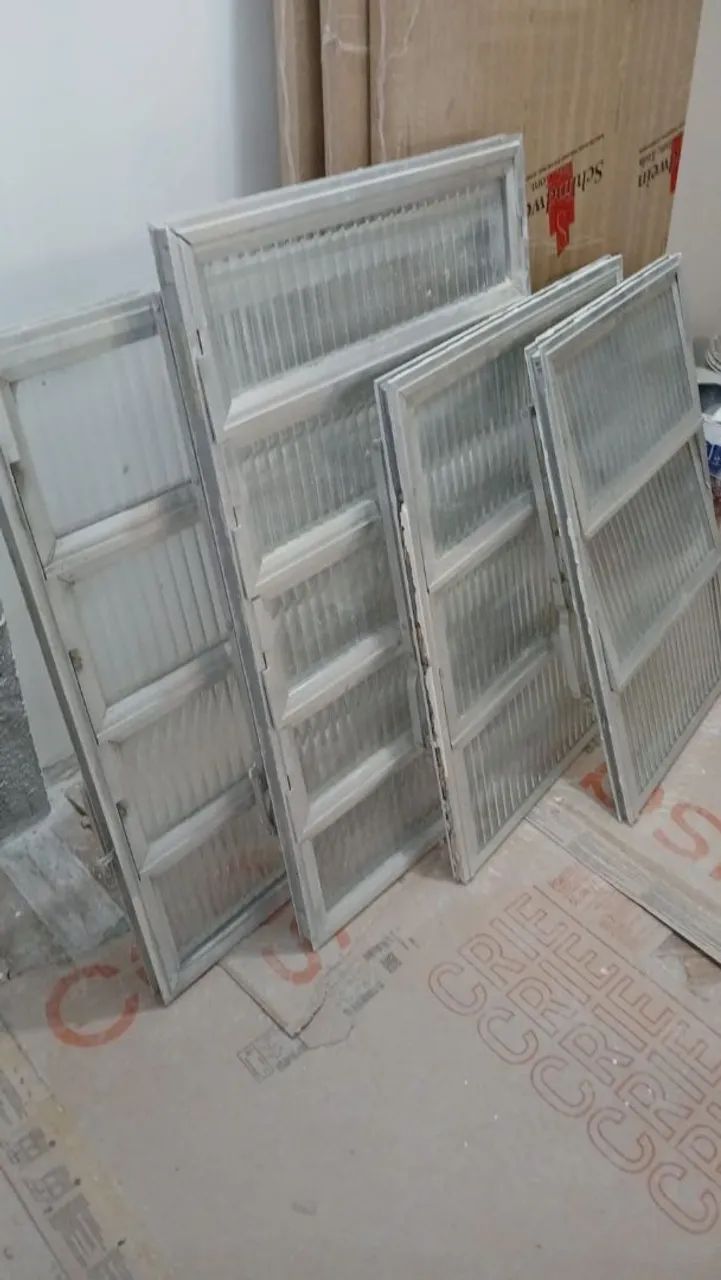 Vendo 4 Basculantes de alumínio em perfeito estado, - Foto 2