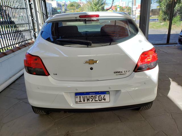 Onix 1.4 LTZ 2015 mec c/30.380 milkm - Foto 8