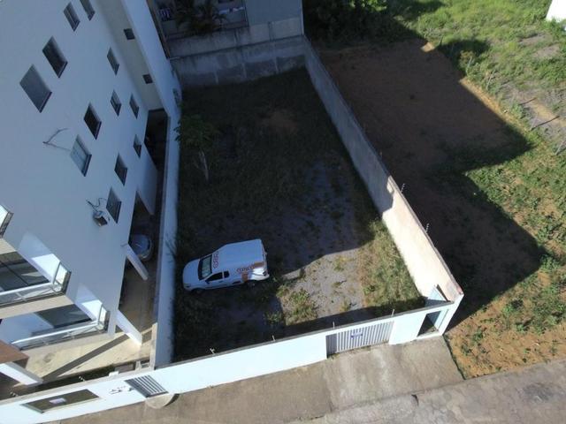 Lote murado pronto para construir