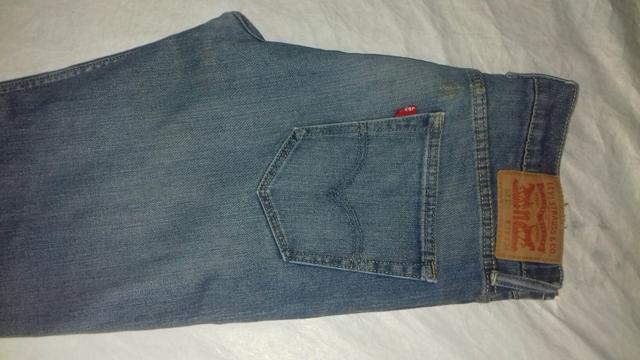 2 calças masculinas da levis número 40,por 80 reais as duas
