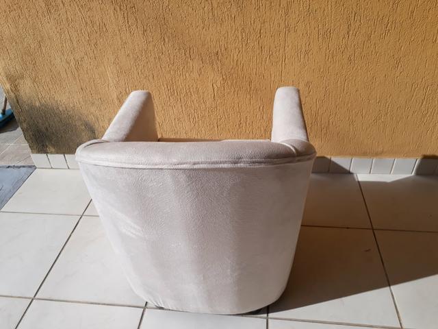 Vende-se poltrona recem forrada - R$150 - Foto 2