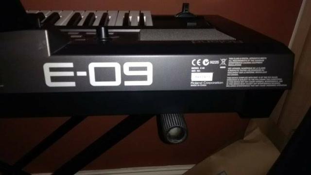 Teclado Roland E-09 - Foto 2