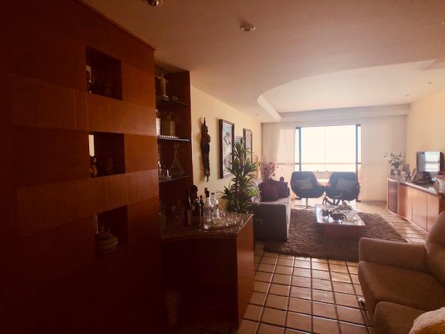 Apartamento Beira-mar 4 quartos, 2 suítes e 3 vagas, super conservado - Foto 4