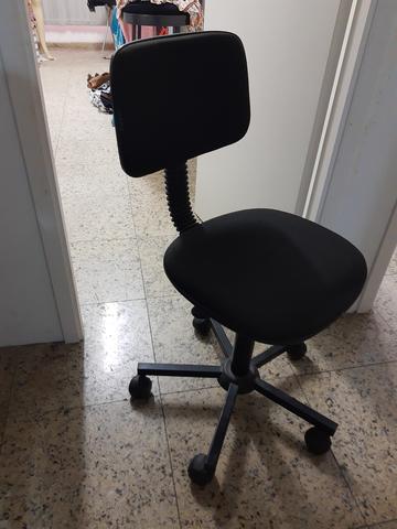Cadeira giratória preta