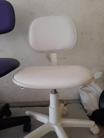 Cadeira secretaria na cor branca - Foto 3