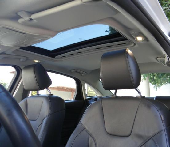 Ford Focus Titanium Fastback C/ Teto Solar 2.0. Branco 2016/17 - Foto 15