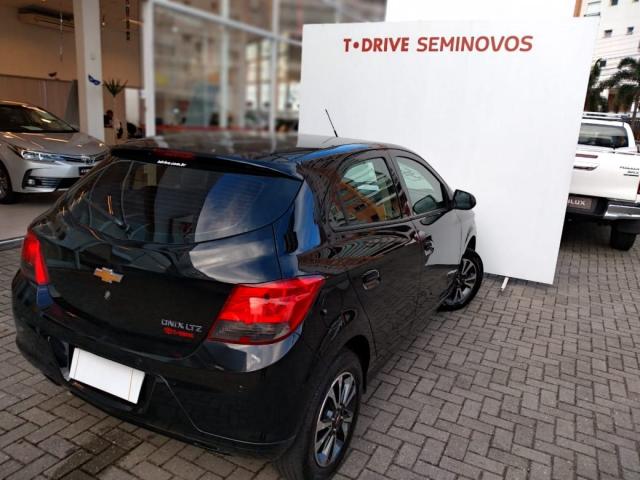 CHEVROLET ONIX 2015/2016 1.4 MPFI LTZ 8V FLEX 4P AUTOMÁTICO - Foto 9