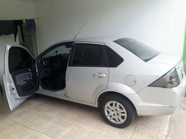 Vendo Fiesta 2011/12 aceito troca com moto biz - Foto 4