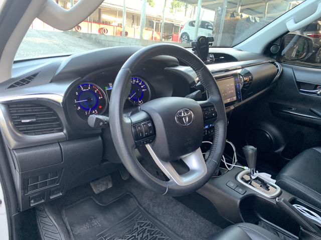 Hilux SRX 17/18 diesel leia todo anúncio - Foto 4