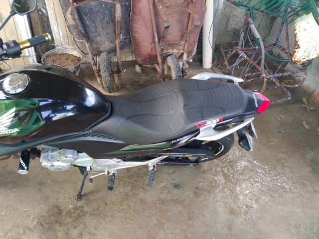 Cb300 bem conservada vando e troco por xre - Foto 7