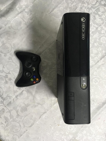 Xbox 360 desbloqueado com dois controles