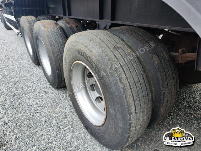 Carreta Semi-Reboque Baú Sider Três eixos Guerra 2013 28 Pallets C/ Pneus - Foto 8