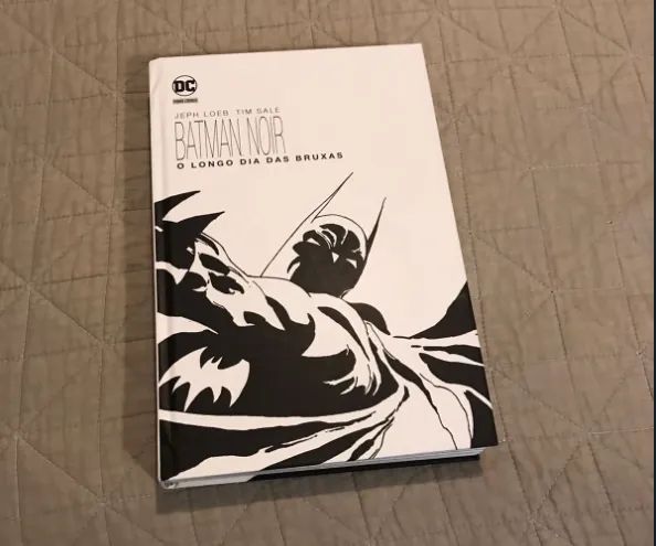 HQ Batman Noir - O Longo Dia das Bruxas