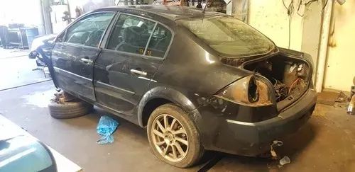 Sucata Renault Megane Sedan 2011 - retirada de peças - Foto 3