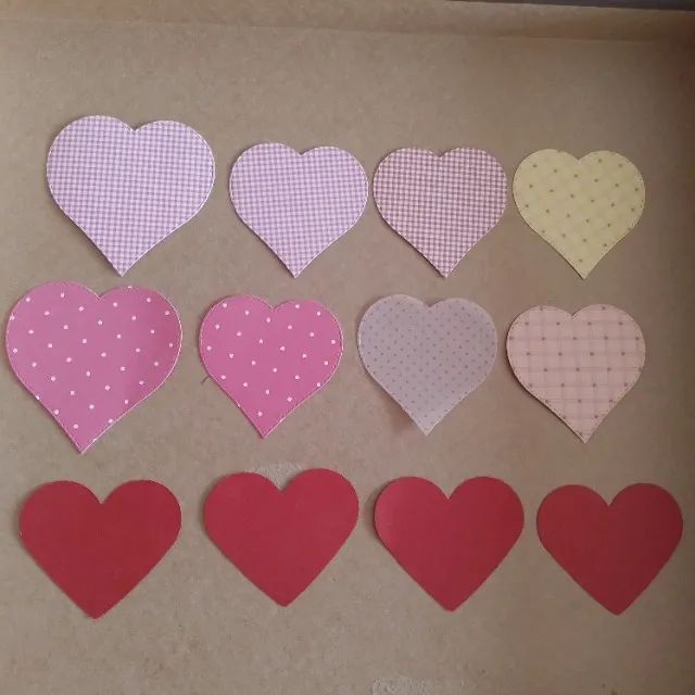 Recortes em papel, vários formatos, cores e tamanhos para aplicação em papel, madeira