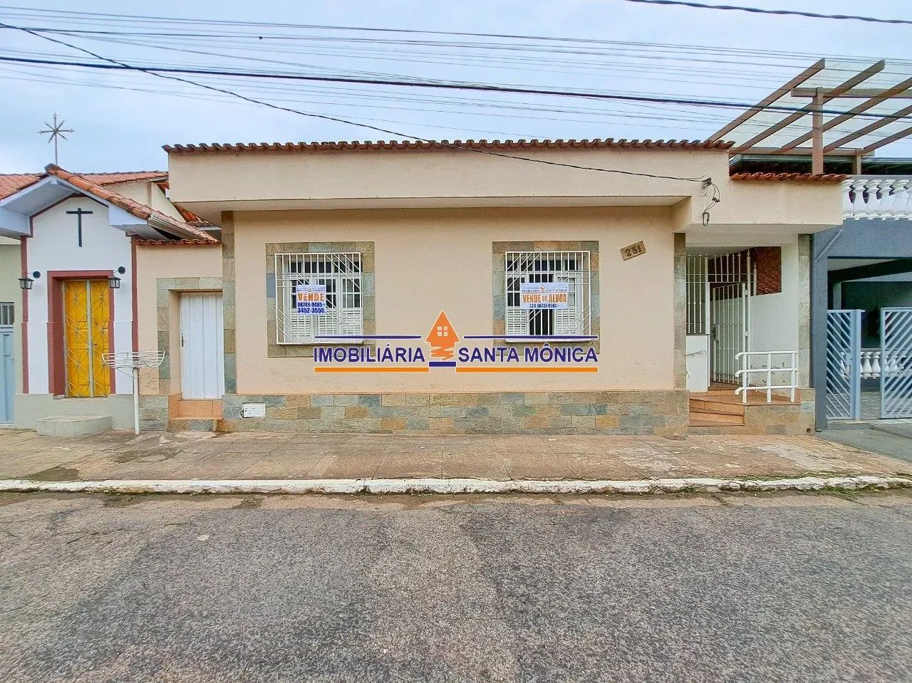 Casa Plana 4 quartos - Centro Caeté
