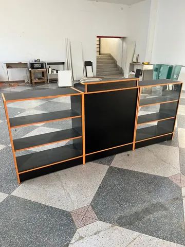 BALÇÃO CAIXA + BALCÕES VITRINE C/ FITA LARANJA MDF