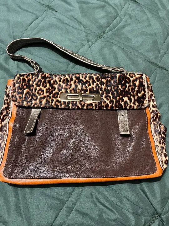 Bolsa em couro, marca Luz da Lua 
