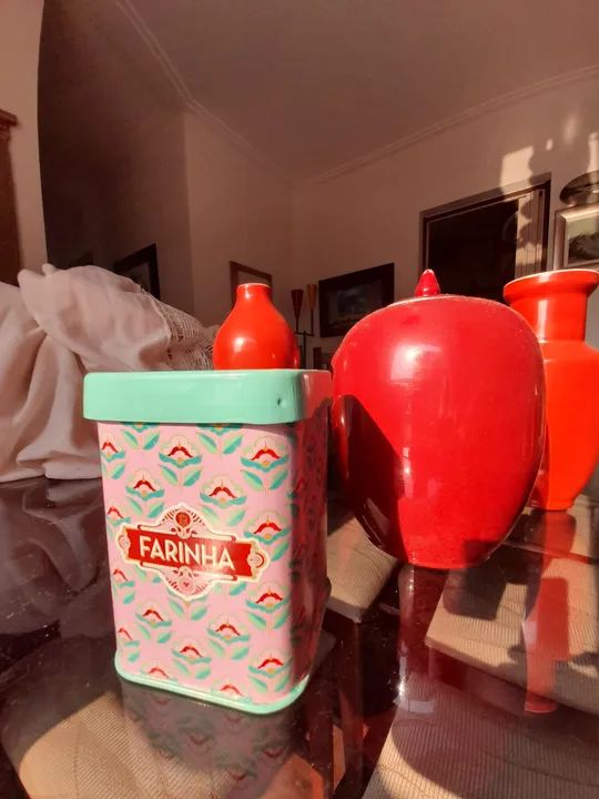 Caixa Vintage Tok&Stok  Design com assinatura, potiches e vasos de porcelana de griffe