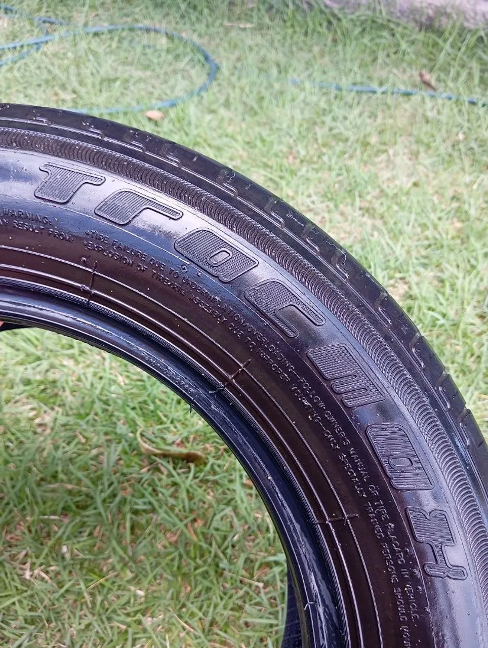 Um pneu 175/70/14 TRACMAK meia vida  - Foto 2