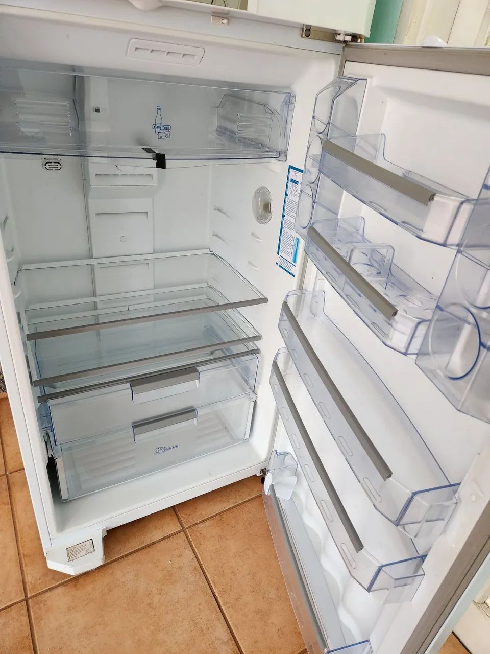 Geladeira Continental 403L com defeito - Foto 4