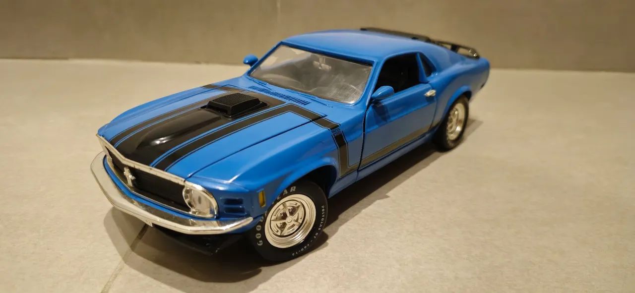 Ford Mustang Boss 302 1970 - escala 1/18
