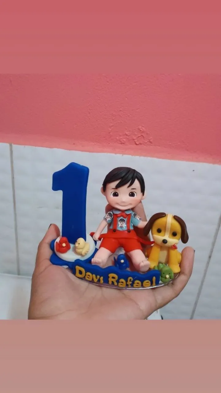 Topo de bolo personalizado em biscuit