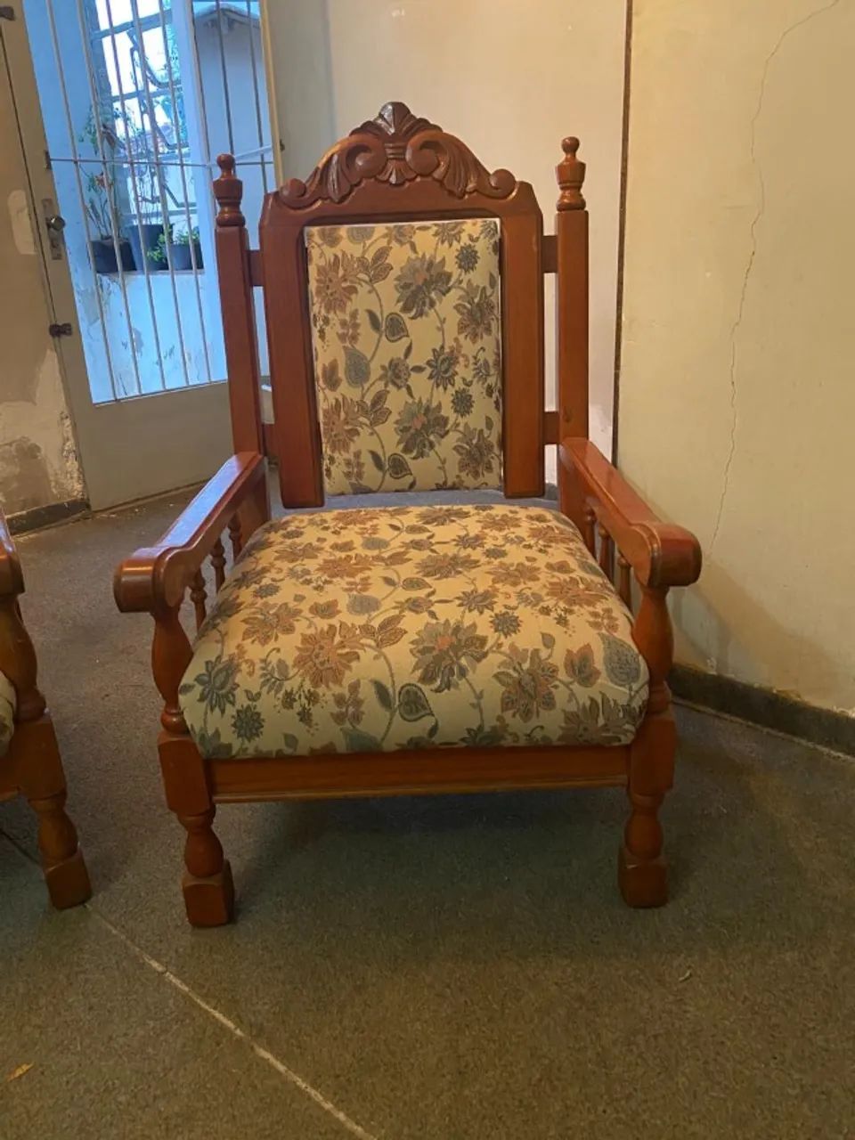 Sofas em Madeira Maciça com Estofado Gobelin Floral - Foto 4