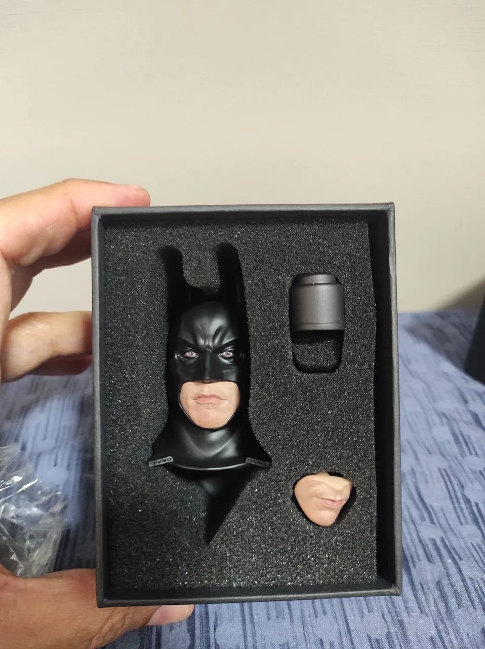 Batman Head Begins 1/6 Jaxon for Collector Hot Toys